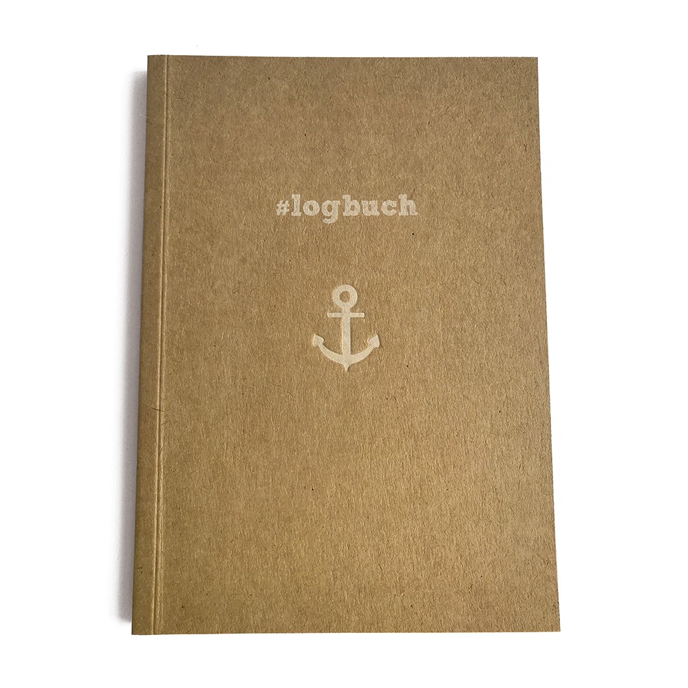 Notizbuch Logbuch 2.0 Format: DIN A5 entspricht 148 x 210mm Hardcover bedruckt mit einer silbernen Anker - Tiefprägung Klebebindung 60 Blatt wellenförmig liniert gedruckt auf 90g Offsetpapier Design: elbkram